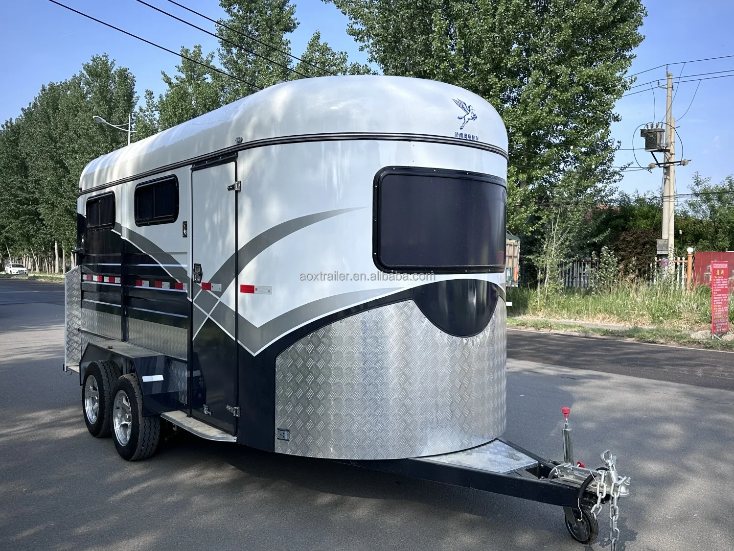 On Sale 3 Horse Floats China With Tack Box Horse Trailer Angle Loading Well-ventilated