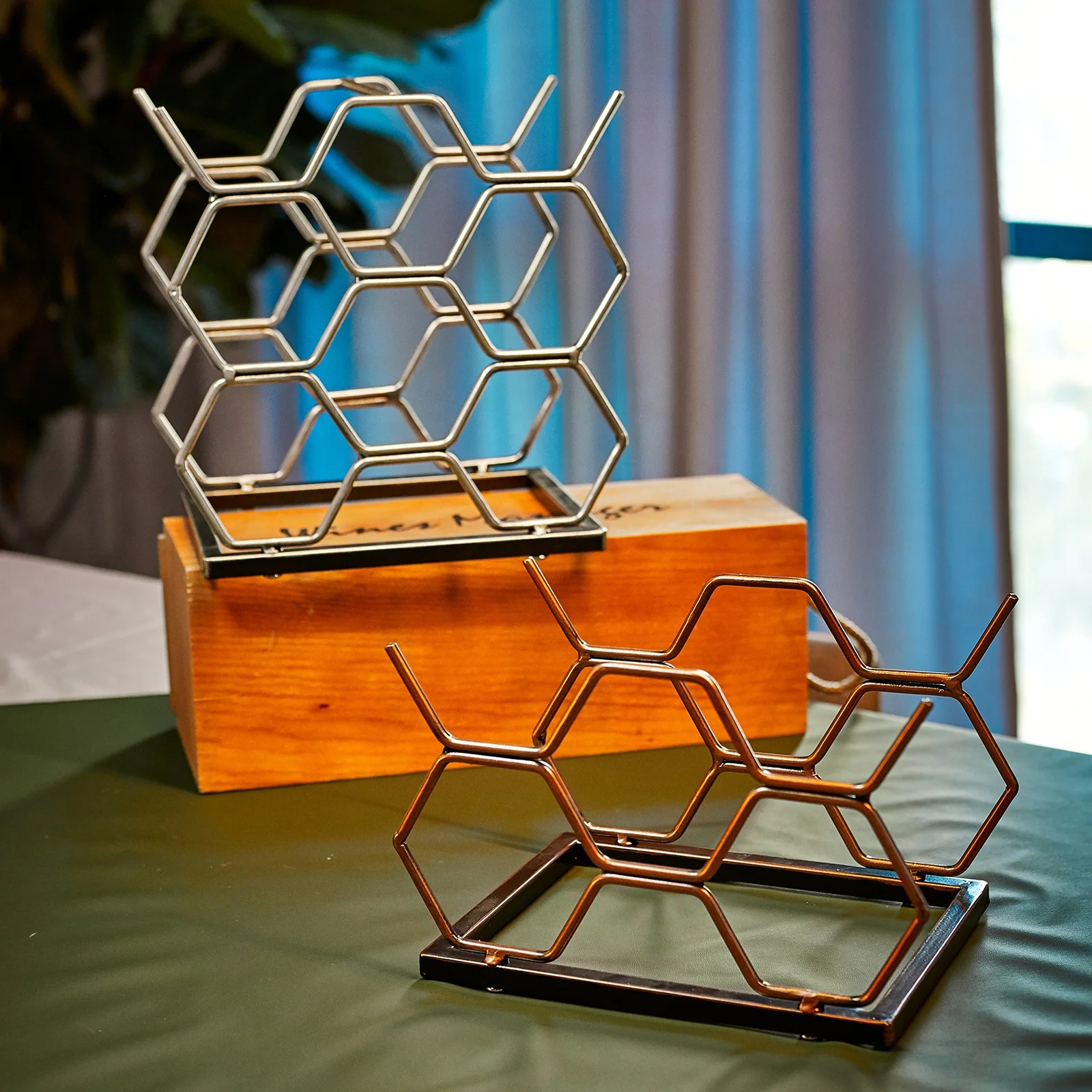 Contemporary Modern Metal Wine Rack 8 Bottles Wine Bottle Holder for Wine Storage