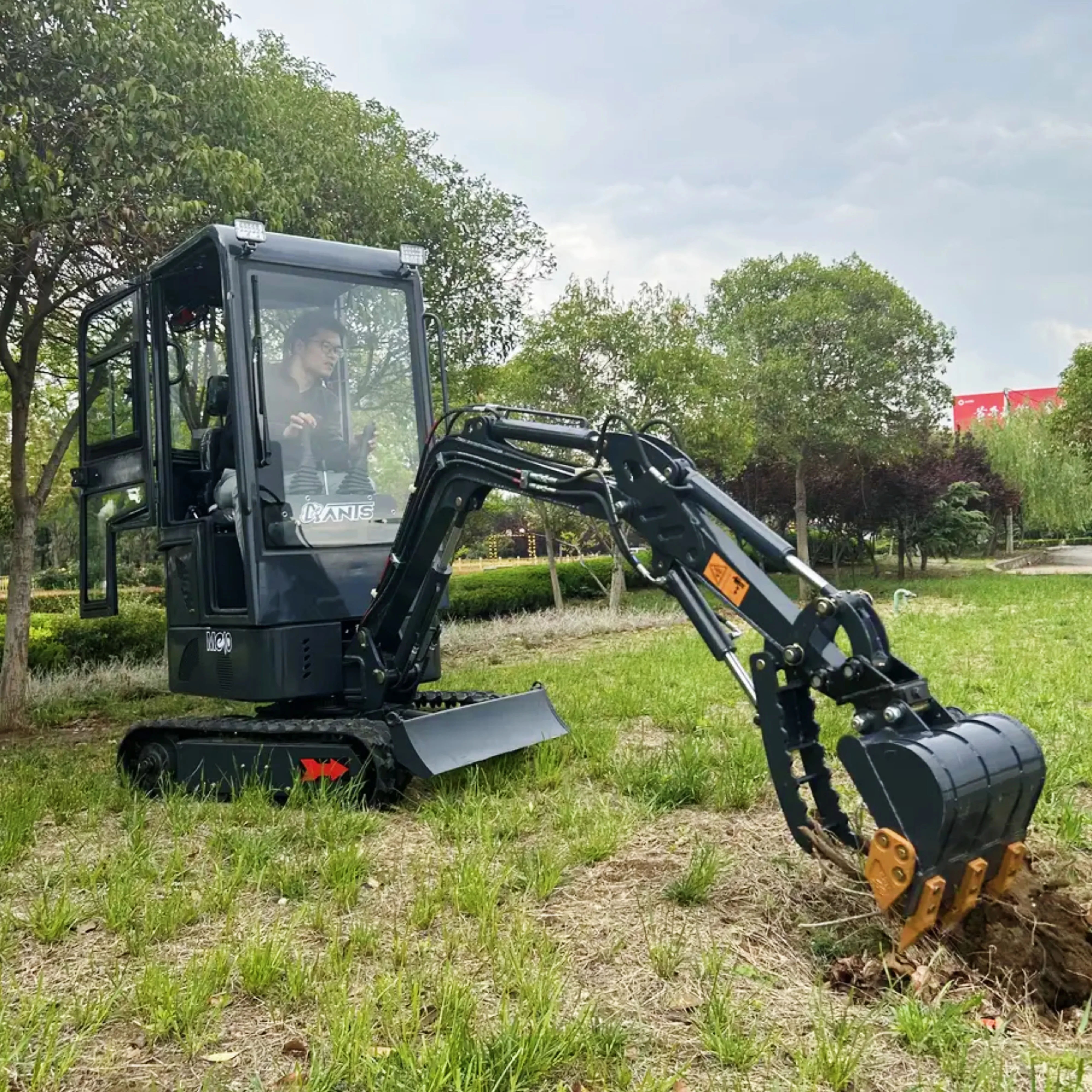 2024 smallest mini excavation hydraulic digger 1ton 1000KG mini excavator with cab micro excavator