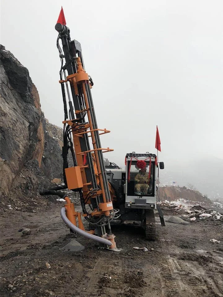 Heavy duty portable diesel hydraulic dth bench drilling rig for mine and quarry D450