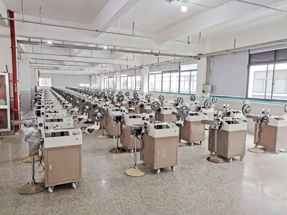 Touch Screen Printed Fabric Wash Care Satin Ribbon Trademark Textile T Shirt Neck Label Ultrasonic Cutting Machine