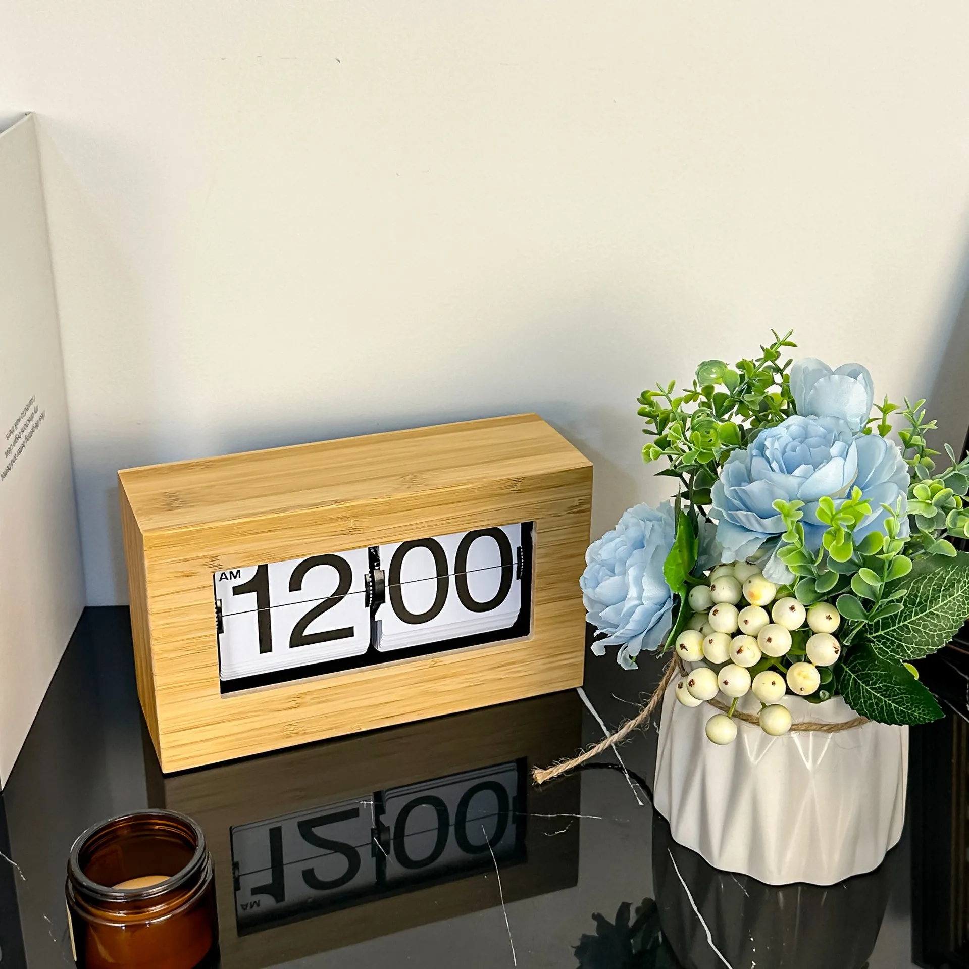 good quality time display automatic page turning flip stand clock wooden table clock