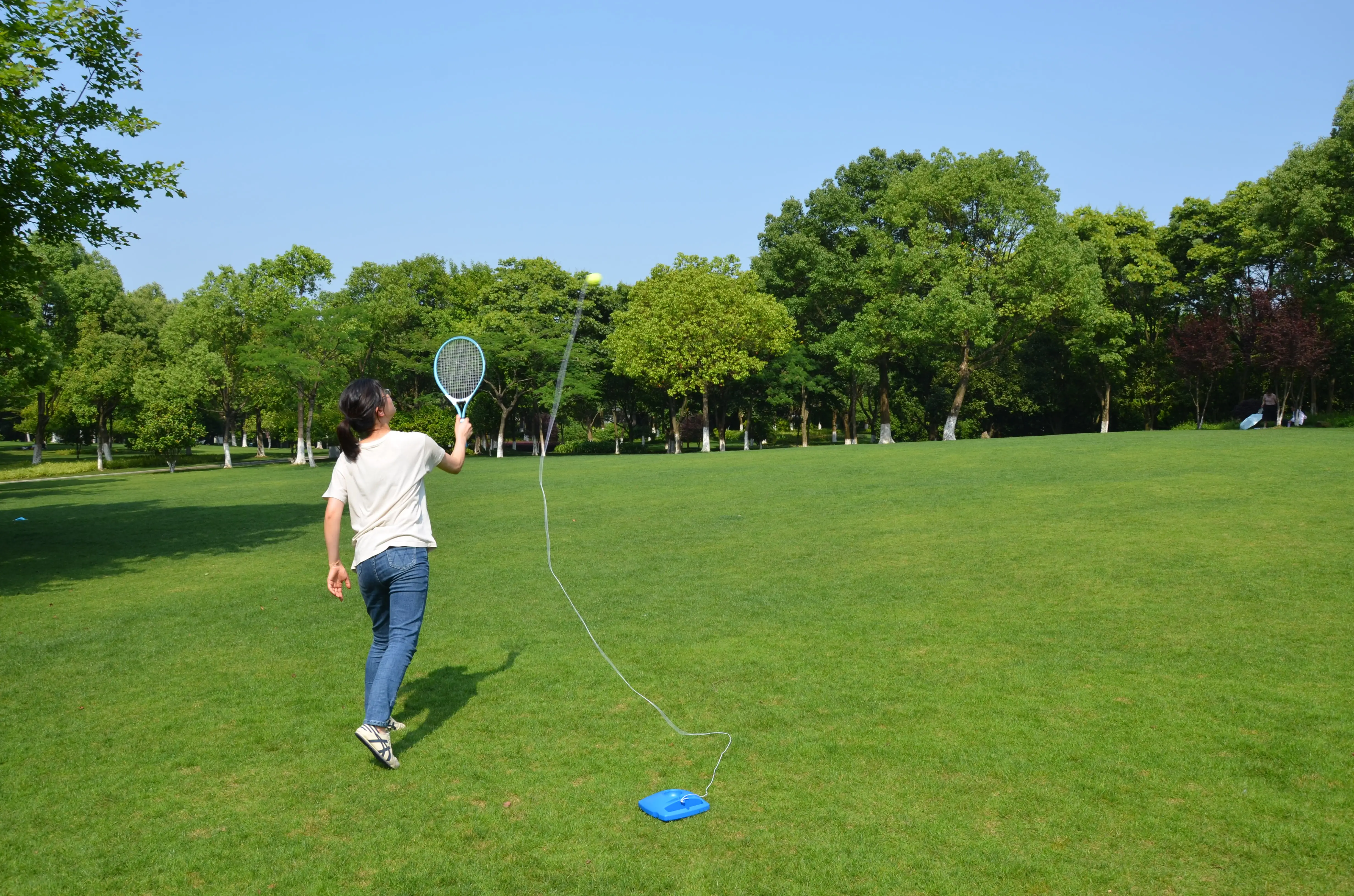 Tennis trainer tennis training tool with rebound tennis ball