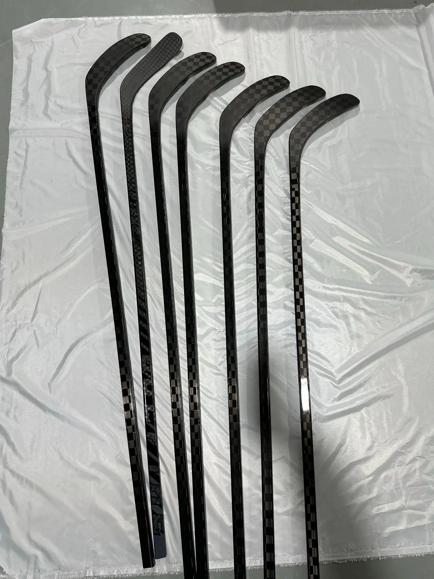 Orbia Sport Wholesale Ice Hockey Sticks Custom Logo 100% Carbon Fiber Sports Equipment Durable Blade Hockey Sticks