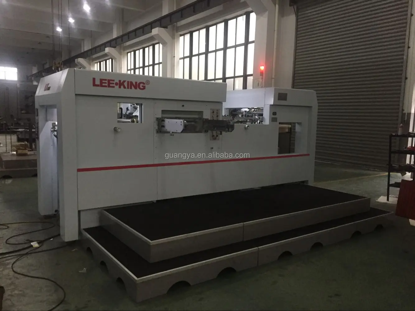 
LK 106M Creasing machine flatbed die cutter 