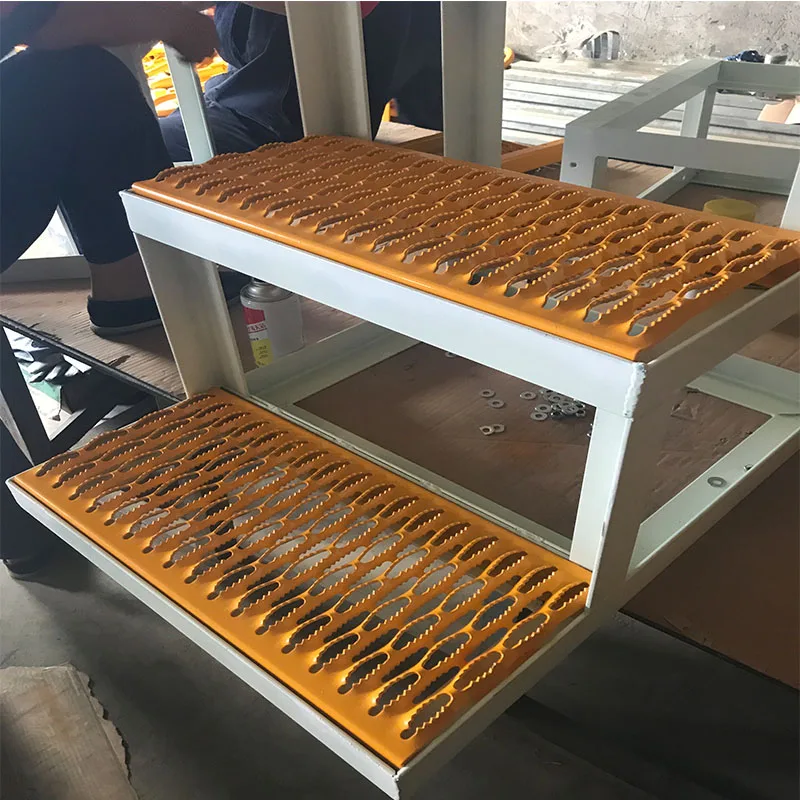 Factory Produce Good Quality Crocodile Mouth Type Anti-skid Plate Used In Stair Safety Stair Tread Grating