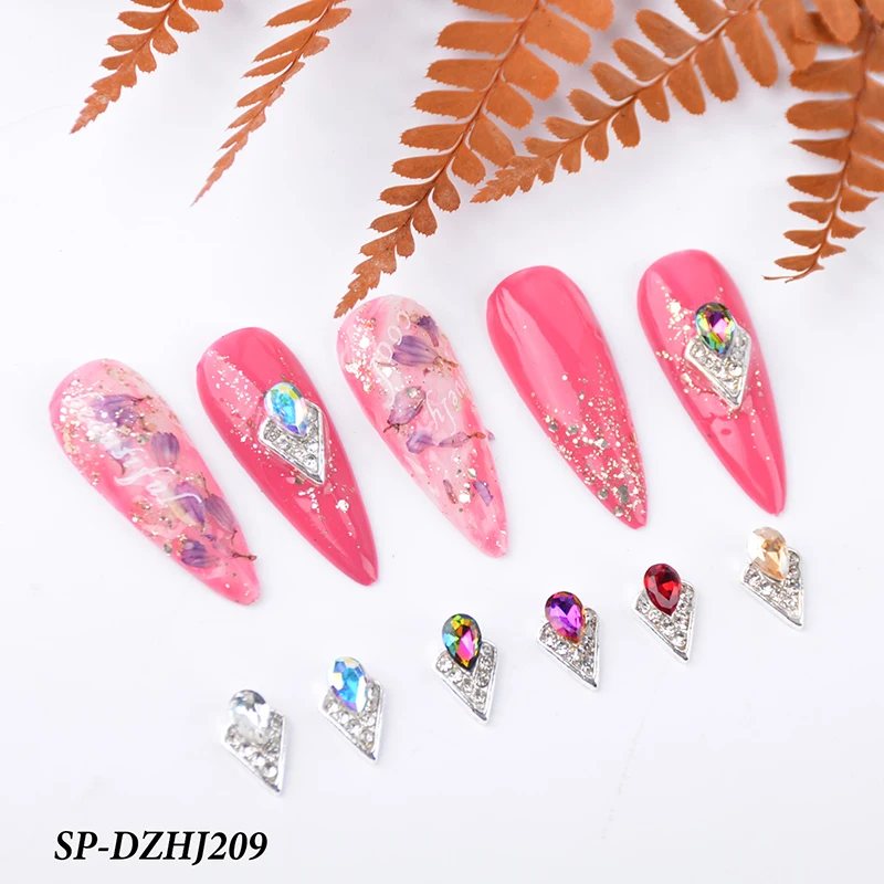 New Arrival Bulk Metal Nail Rhinestone Jewelry Chrome Heart Nail Charms