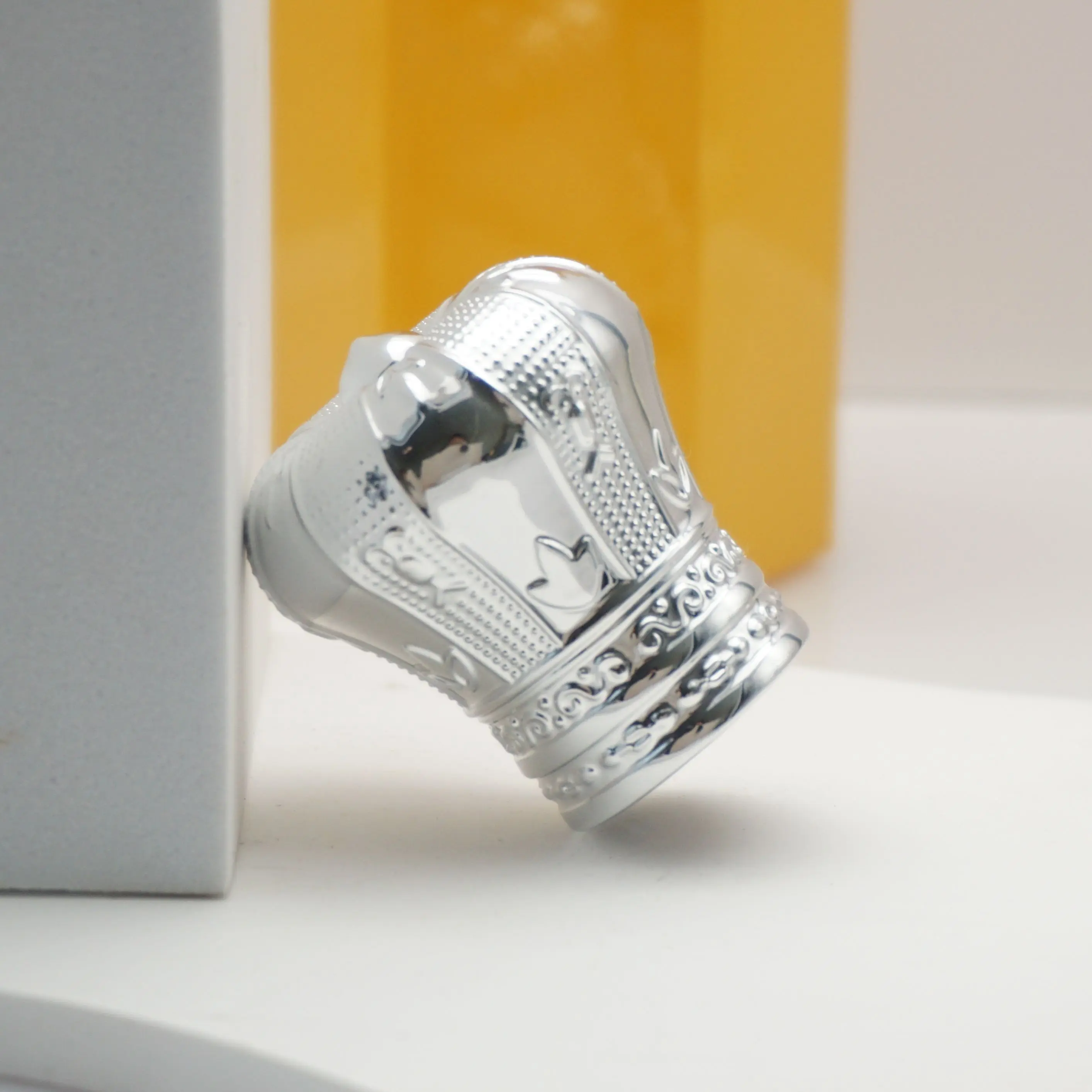 Wholesale Luxury Glass Perfume Bottle with Crown Cap Manufactured Aluminium-Plastic for Arabic Parfum