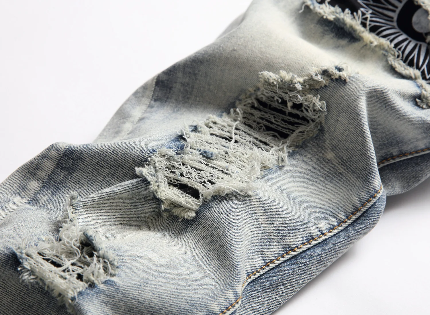 2022 new trend washing and grinding white ripped trousers patch mid-waist straight jeans for man