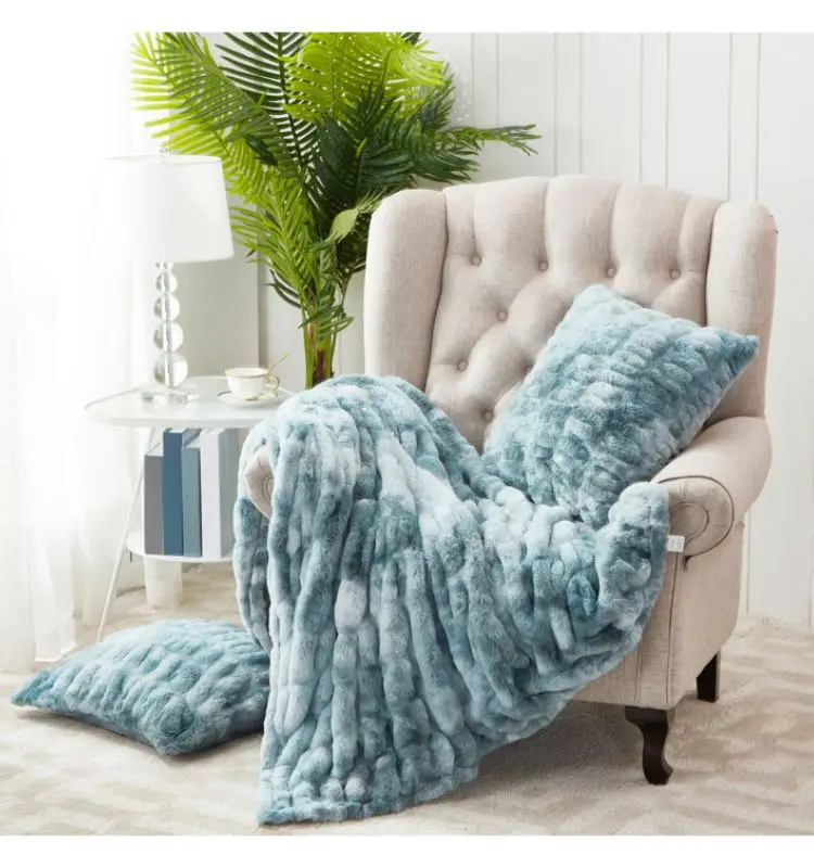 Jacia_Faux_Fur_Throw.jpg