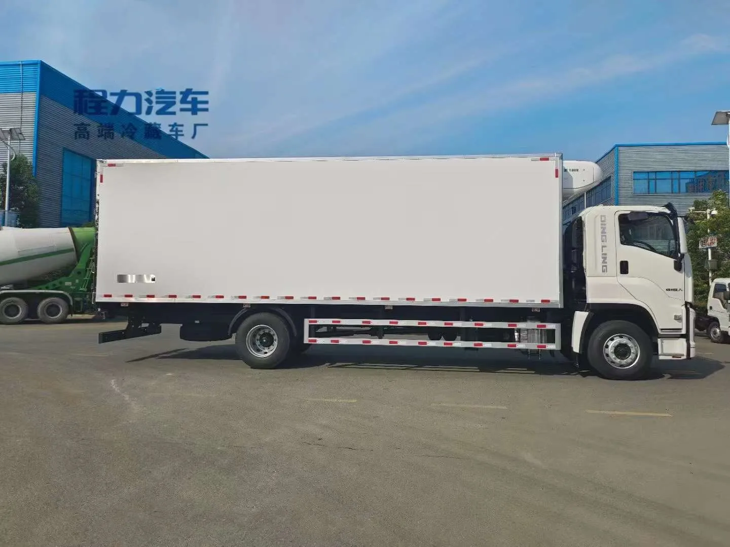 205hp Japan ISUZU Eu 6 Engine Fiberglass Color Plate Refrigerated Cargo Van Truck with Thermo King Refrigerating Unit