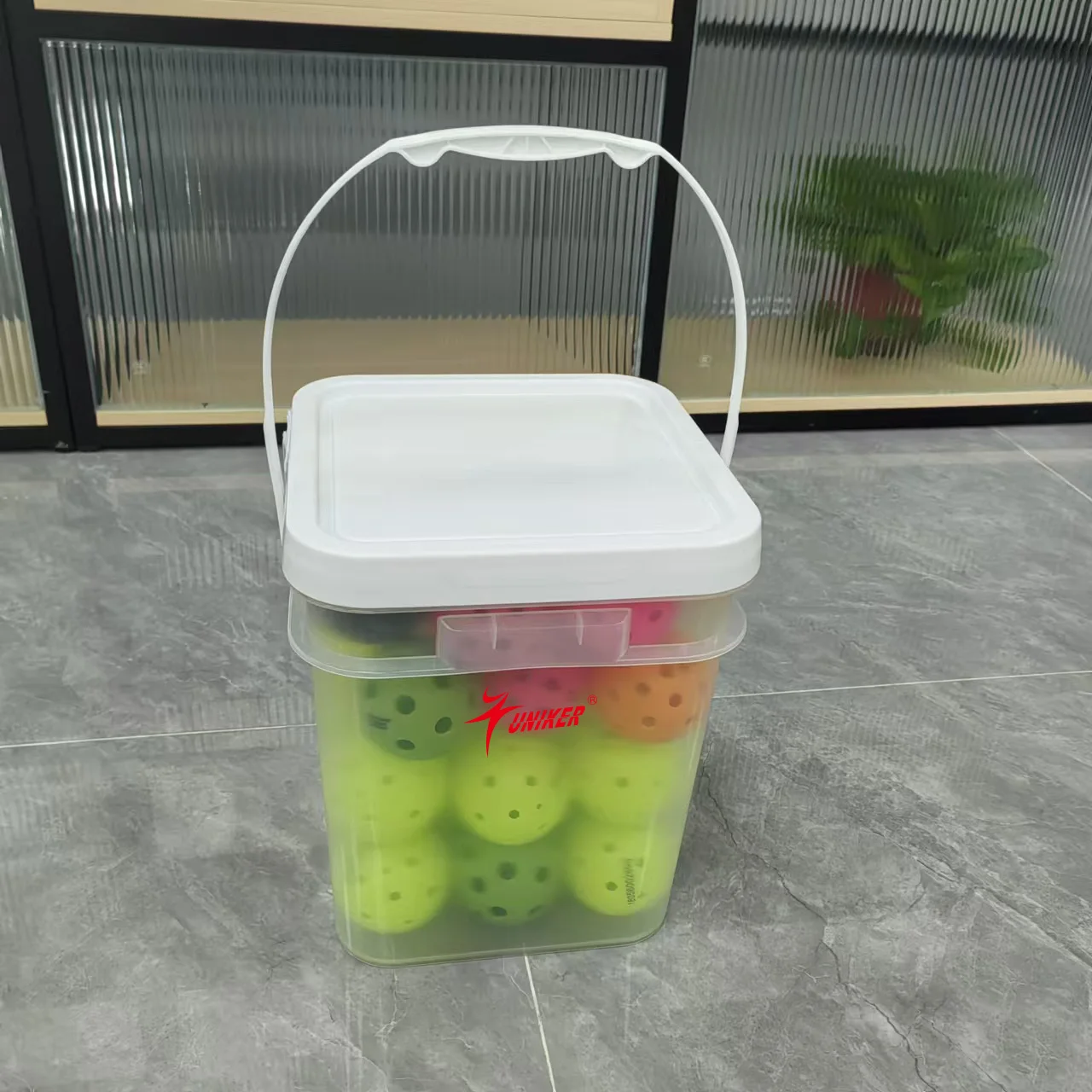 Uniker Outdoor plastic sports pickleball bucket can accommodate pickleball high bounce hole balls 36PCS Plastic square drum