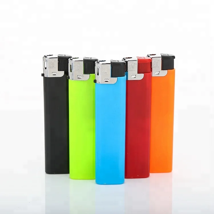 Лидер продаж оптовая цена пластиковая оболочка железная труба индивидуальный логотип безопасная ветрозащитная Обычная зажигалка