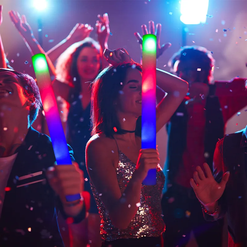 Мигающий белый светящийся светодиодный логотип концерт Светящиеся Свадебные многоцветные пенные палочки для вечеринки