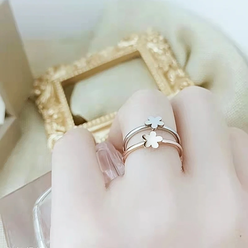 Japanese and Korean version of flower ring female simple small fresh personality design small ring