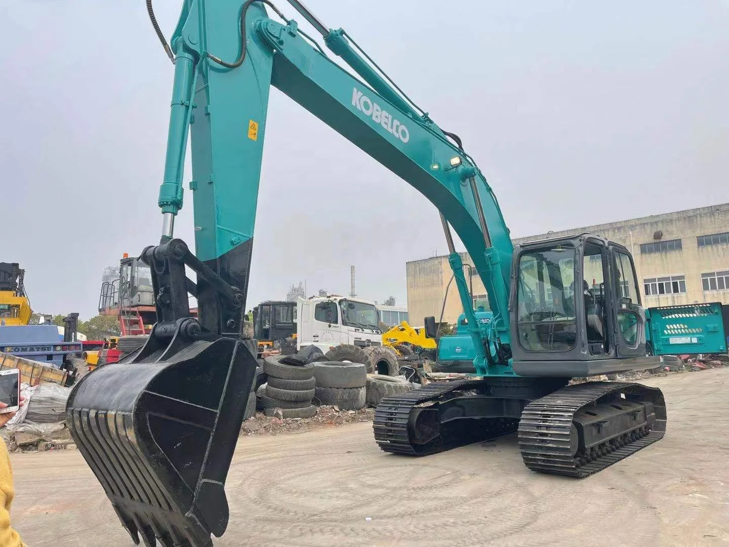 Good condition original KOBELCO SK200 SK200LC-8 used excavators on working