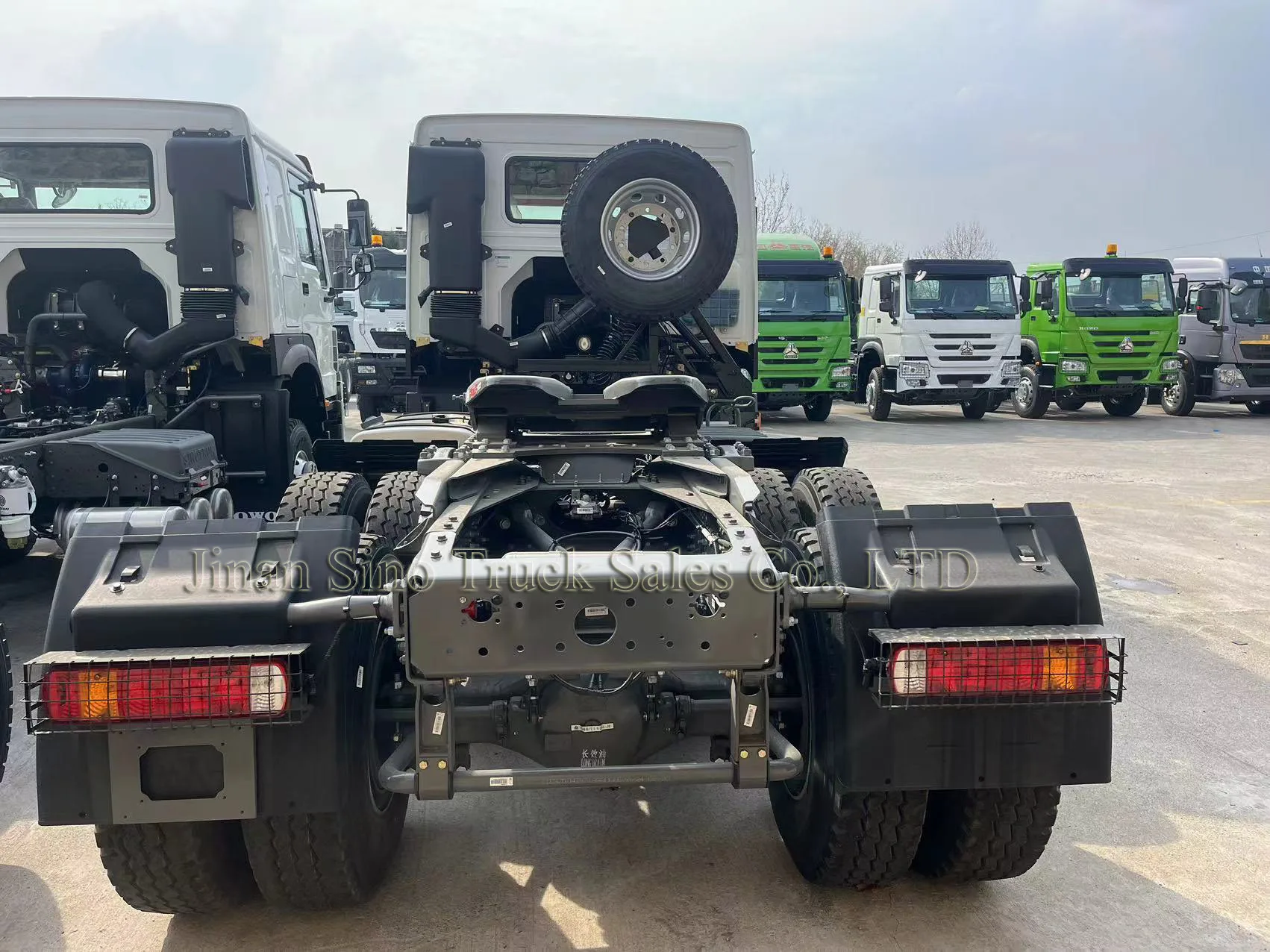 Brand new Sino Howo 6x4 10 wheel 380hp 400hp 430hp Tractor Trucks for sale Africa