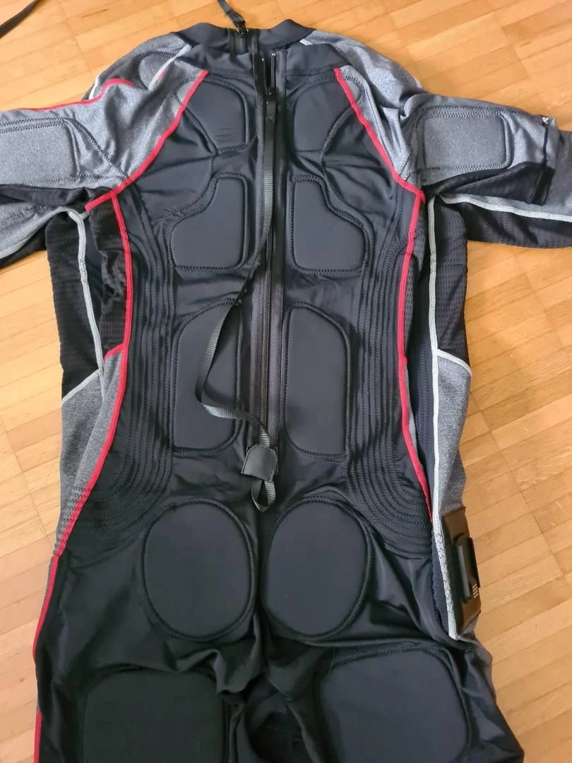 Commercial Professional bodytek EMS Bluetoos Training electrodes stimulation suit machine