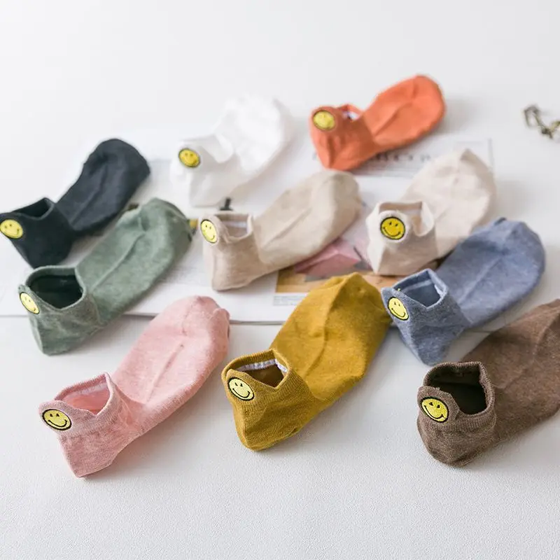 Wholesale Spring Funny Heel Embroidery Cartoon Smiling Face Short Socks Soft Cotton Fashion Smiley Women Ankle Socks