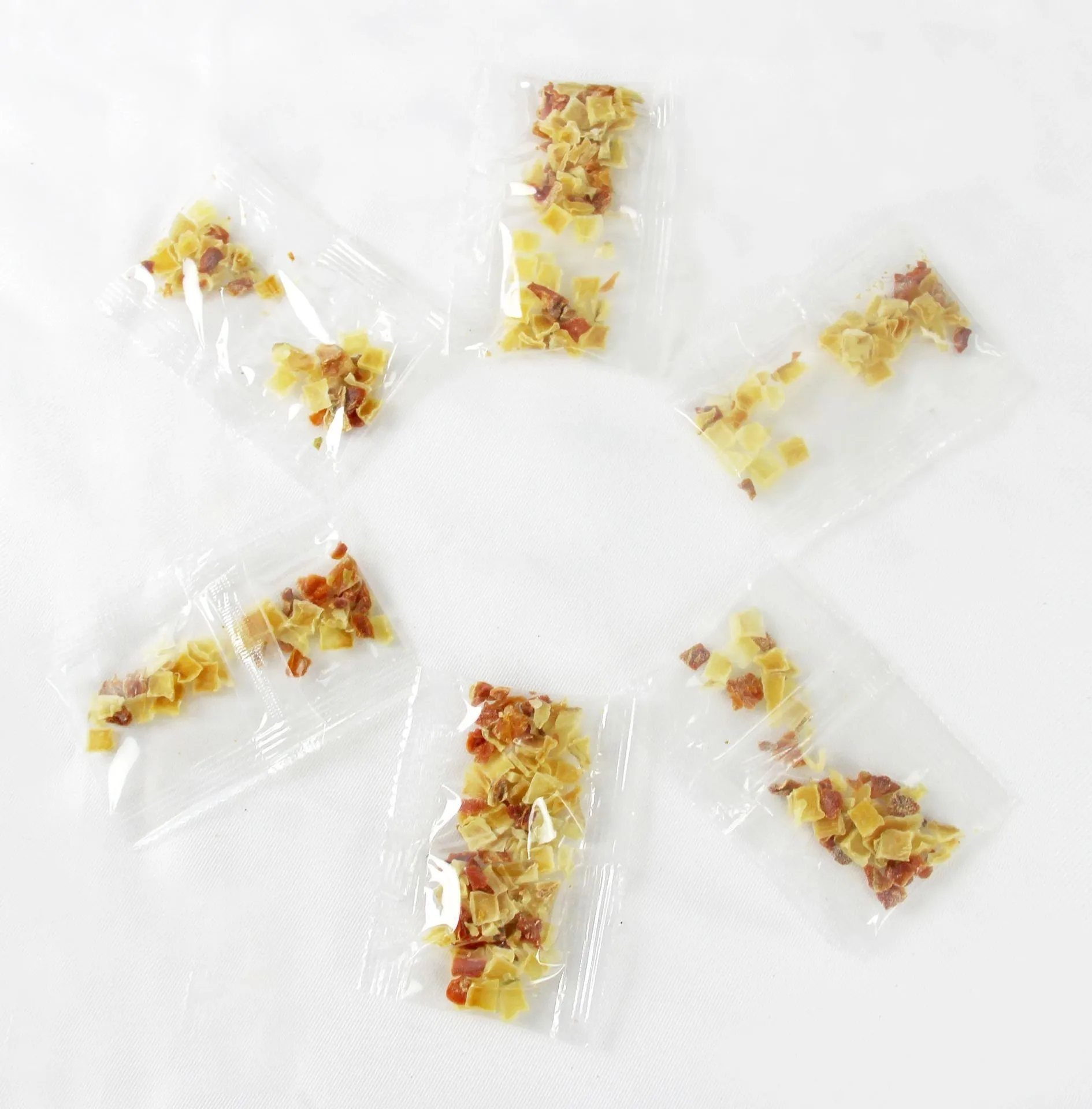 Pet Food Puffed Molars Pellet Hamster Rabbit Snack Alfalfa Grass Pellet Picture Color 1000 Bags Small Animals CN;HEN