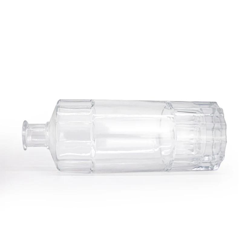 Cheap Customize glass Whiskey700 ml glass vodka empty glass bottle gin for whisky vodka
