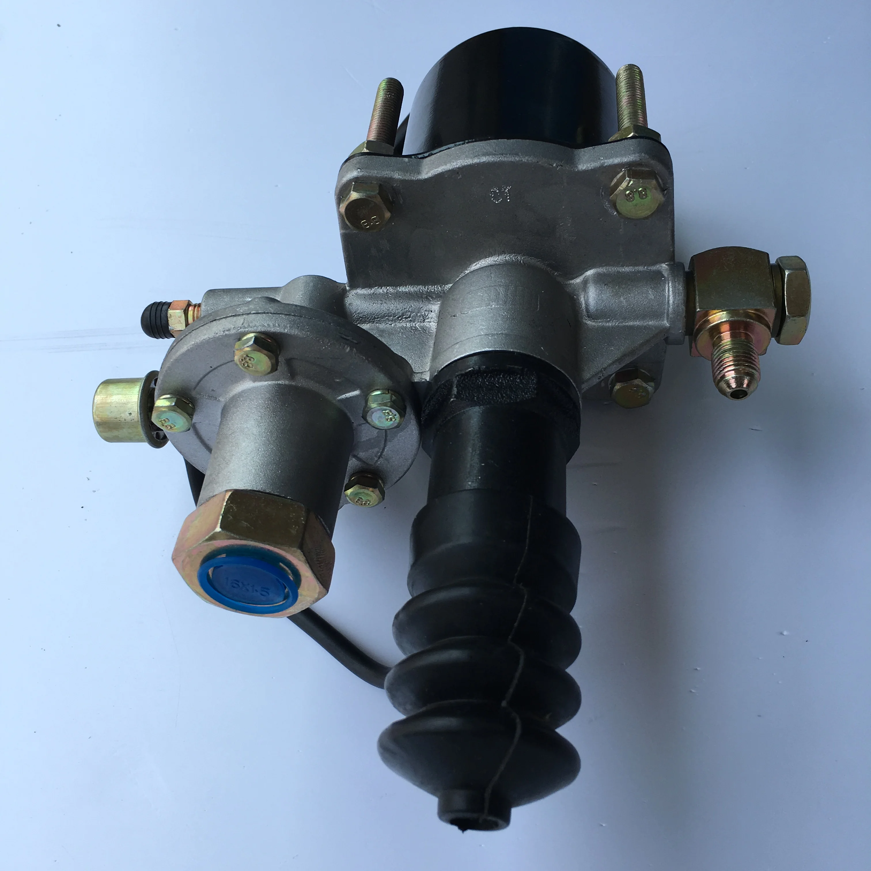 Dongfeng School Bus 153-70 clutch booster manufacturer direct truck chassis spare parts, transmission system spare parts