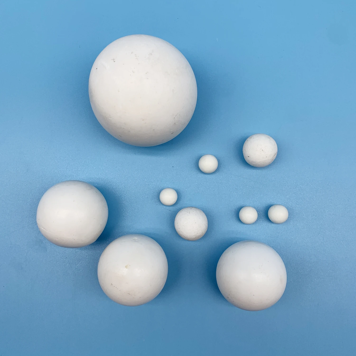 92% Inert Al2O3 Grinding Polishing High Alumina Ceramic Ball For Ball Mill