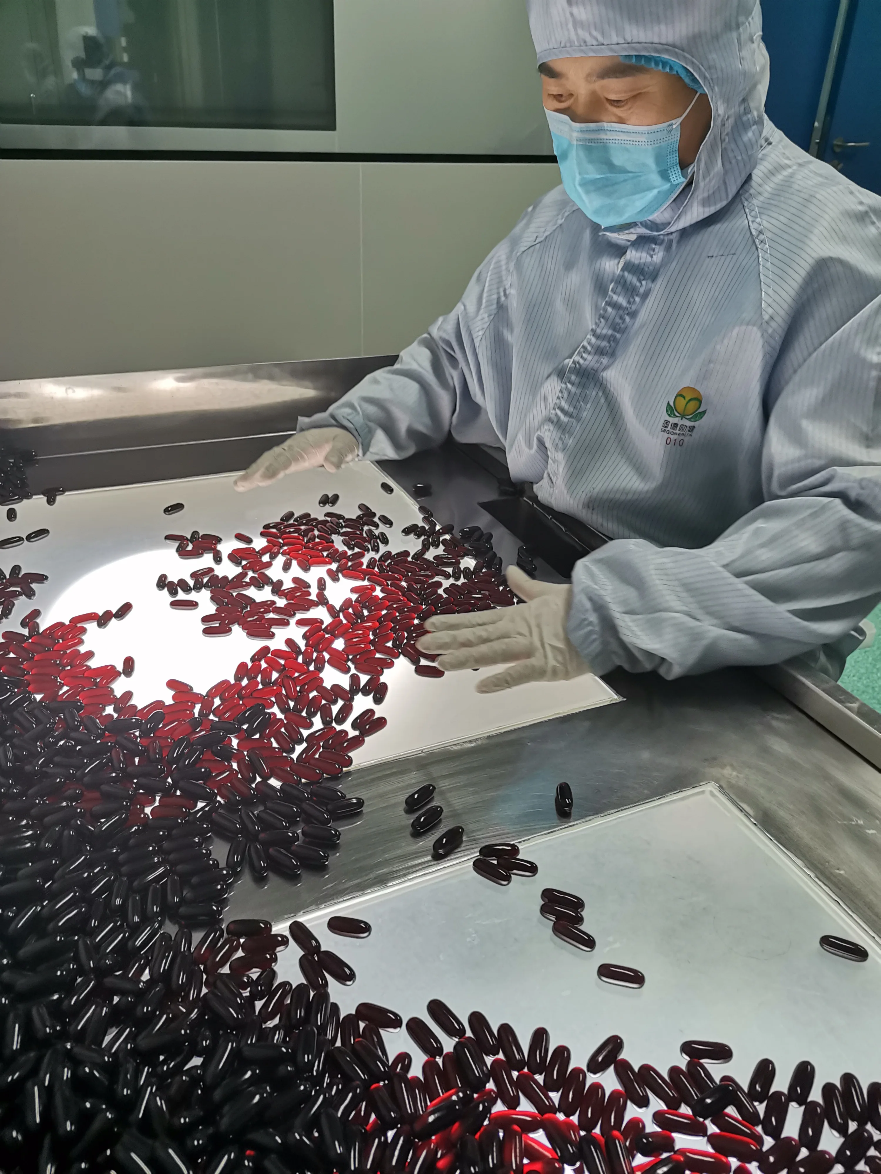 Food supplement contract manufacturer  40% /30%/ 15% Krill Oil Softgel Capsule