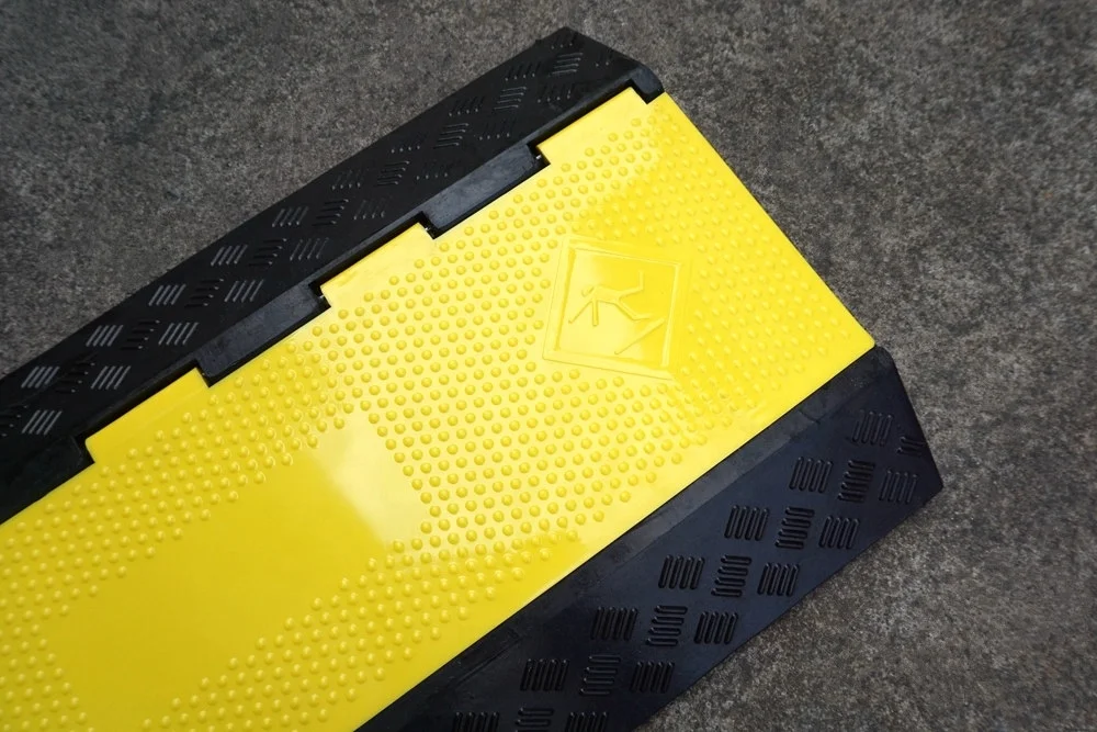 Cheap Price 3 Channel PVC Rubber Mat Cable Cover Speed Humps Road Bump Cable Protector Cable Wire Ramp