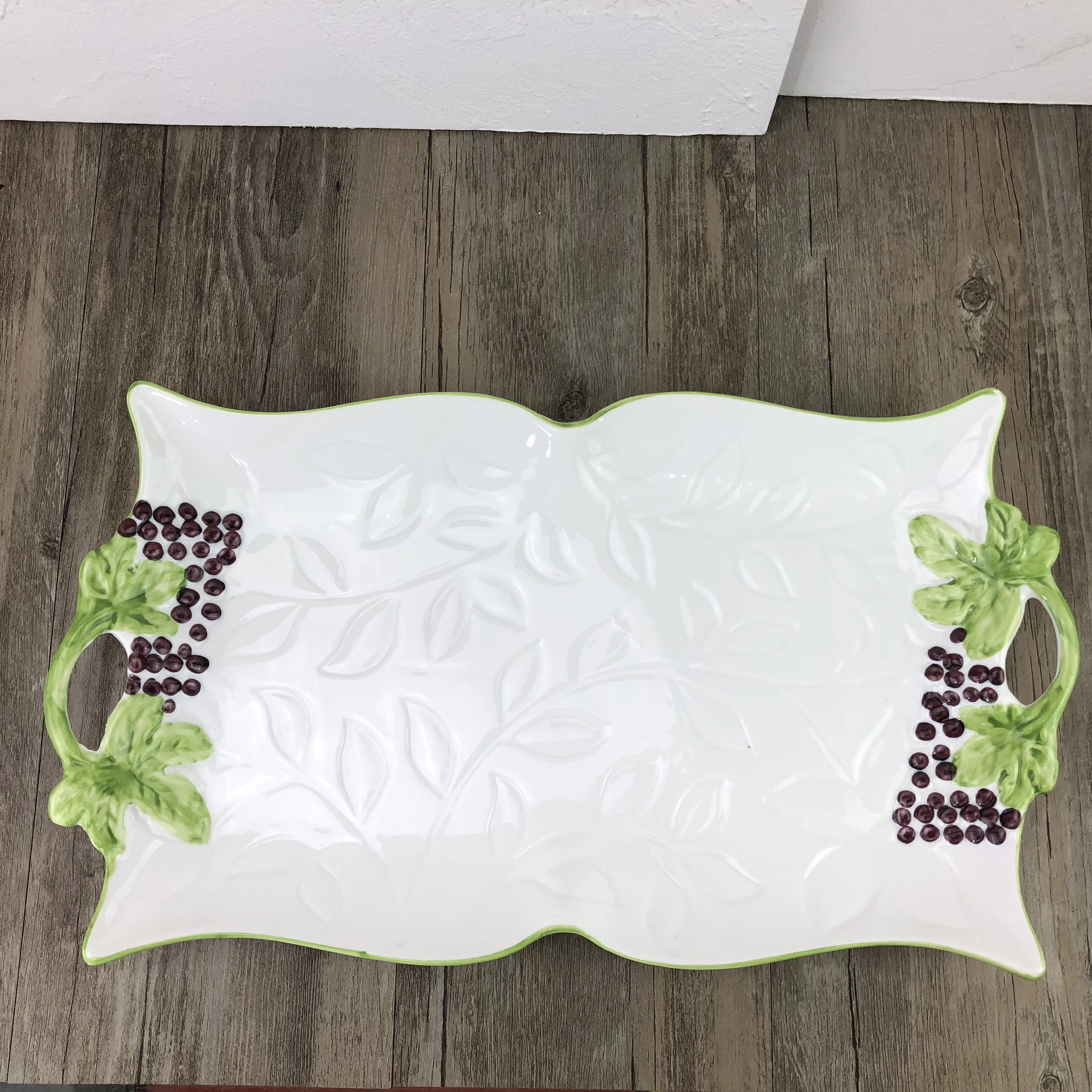 New model butterfly shape hand paint decoration ceramic plate with lovely design