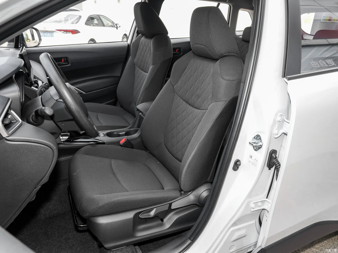 Hot Toyote Co-rolla Cross 2024 Petrol/Hybrid Vehicle Left Hand Drive Vehicle 0km used cars Wholesale Price