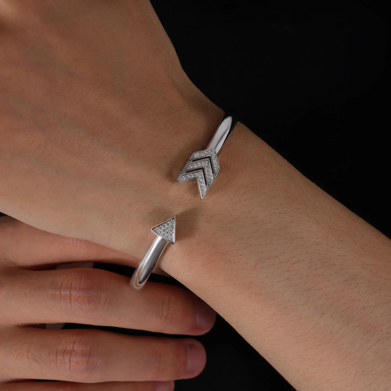 Exquisite Creative VVS D Moissanite Diamond Bangle Trendy 925 Sterling Silver Arrow Bracelet Jewelry Fashion Accessories Gift