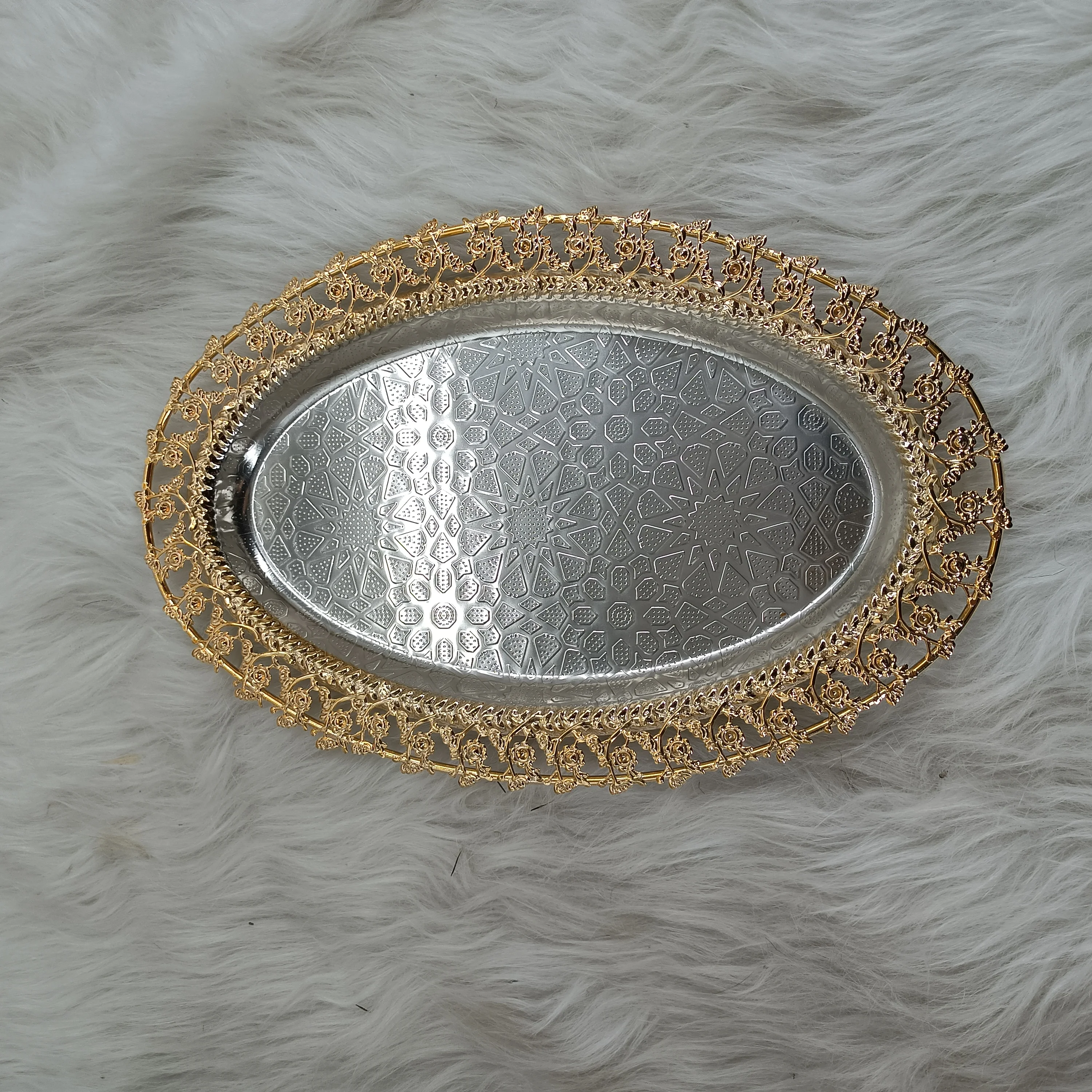 Antique Gold High Quality Decorating Metal Plate Rounded Handmade Finishing Moroccan Food Serving Tray