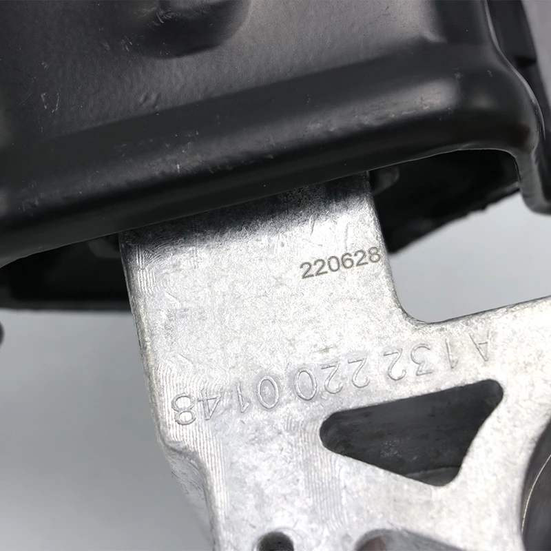 1322200148 Auto Parts Left Engine Motor Bearing Mount For Smart Fortwo 451 2008-2015 132 220 01 48