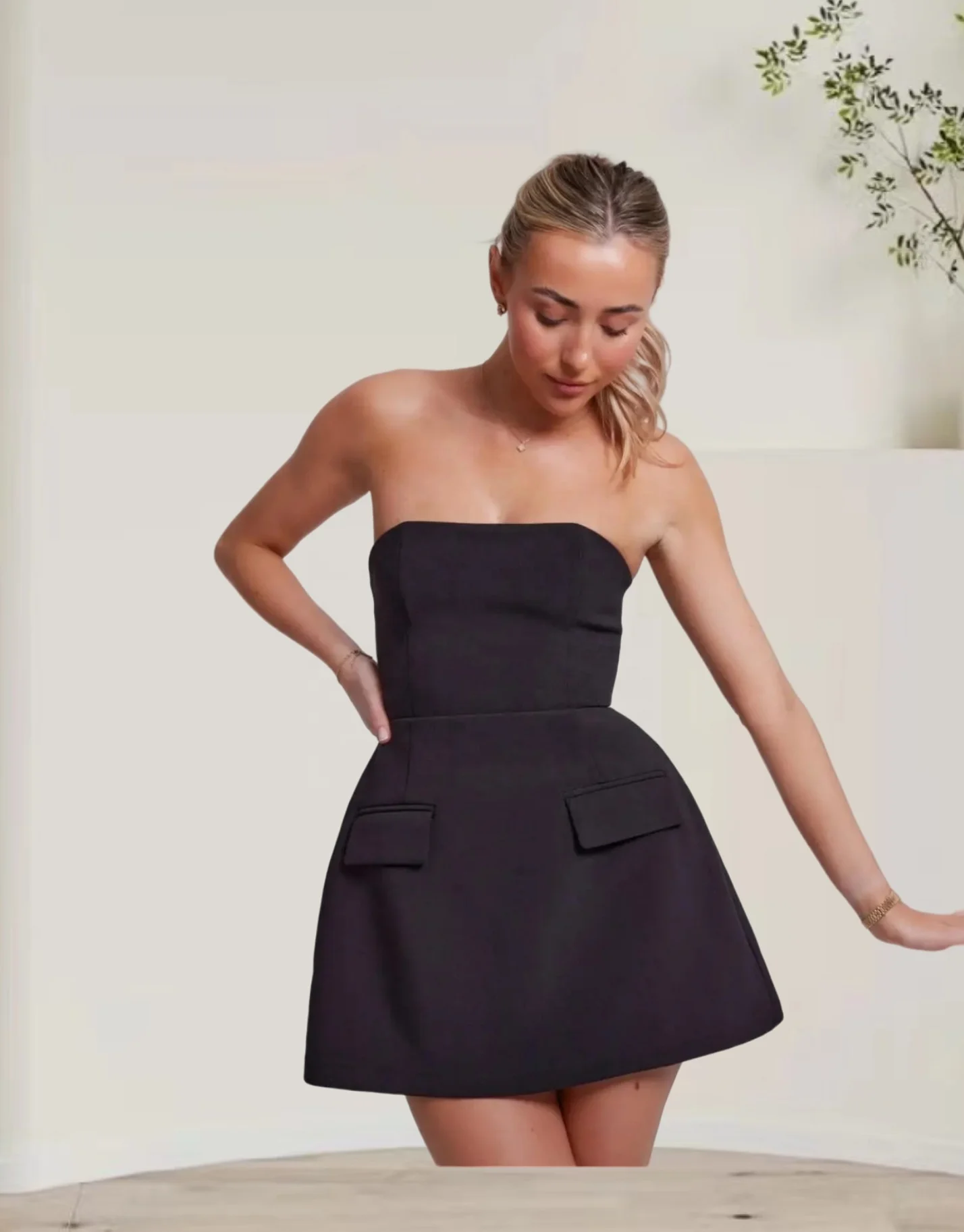 OUDINA Hotselling Summer Lady Elegant Solid Color Sleeveless Tube Top Short Dress Culb Party Dresses Women