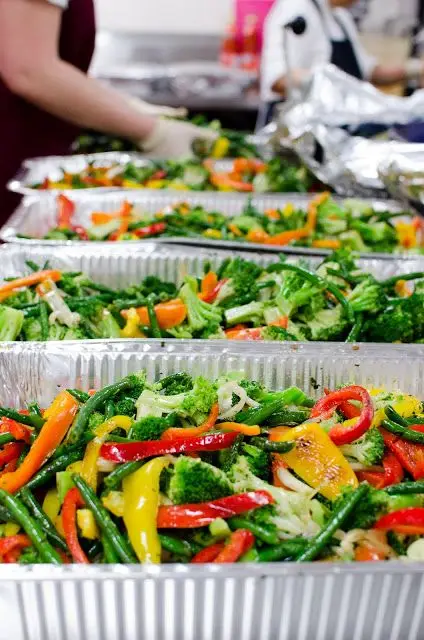 Takeaway lunch box tin foil sizes custom Christmas print cardboard lid oven baking safe recyclable plates