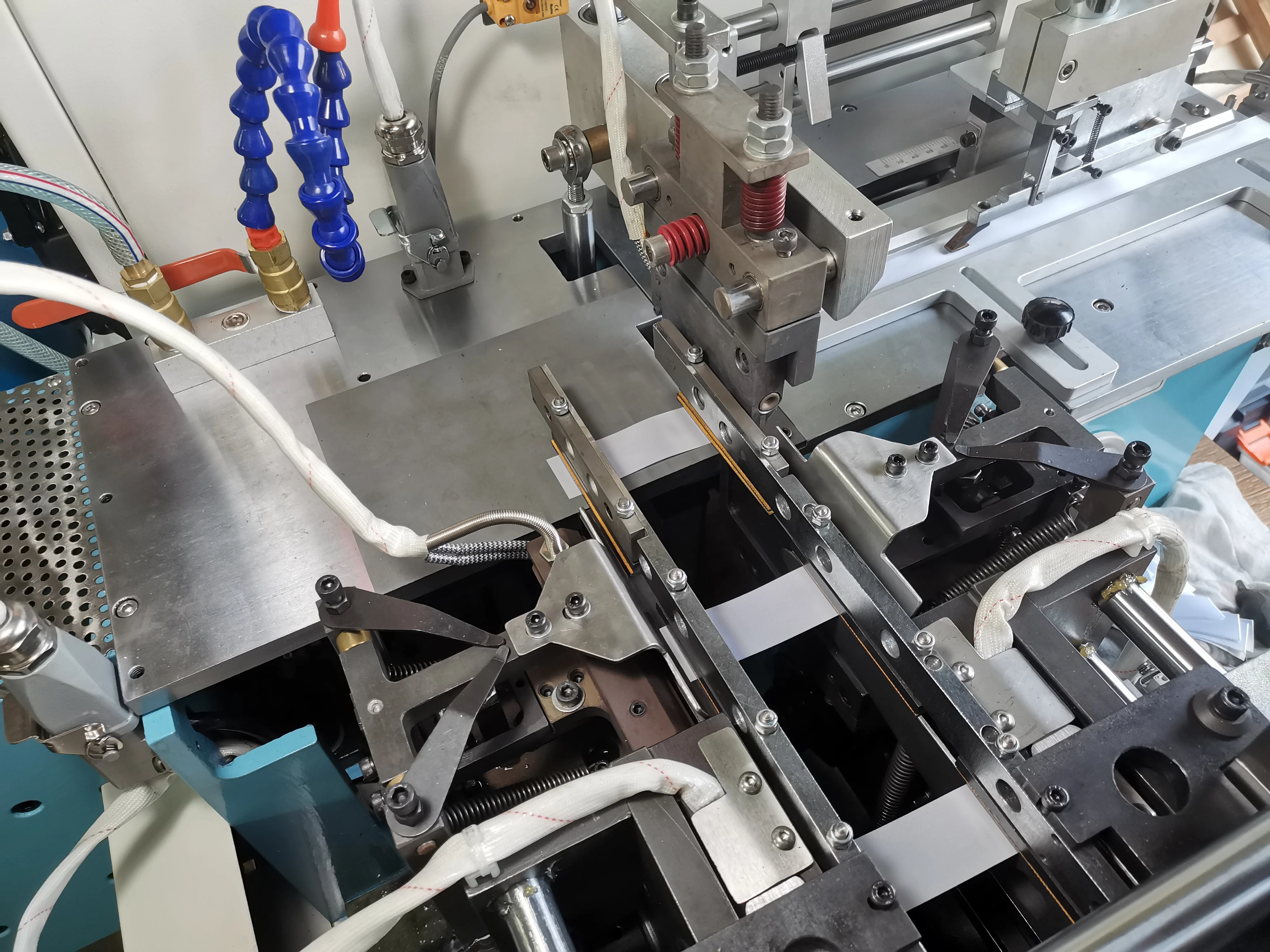 JZ-2817 автоматический сплетенный ярлык для среза краев и сложить машина для Сатиновые ленты из полиэстера, хлопковая тесьма и нейлоновой тафтяной