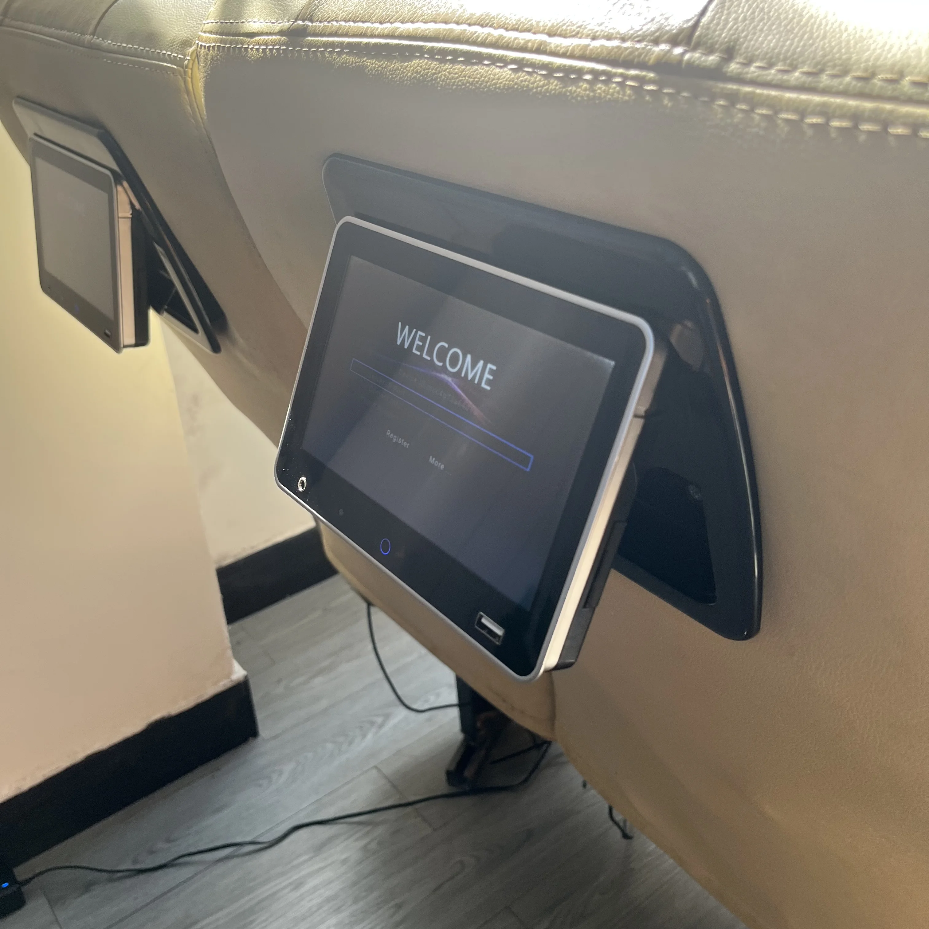 Wireless bus vod server 7 inches tablet android monitor for bus BuS VOD Black silver Style