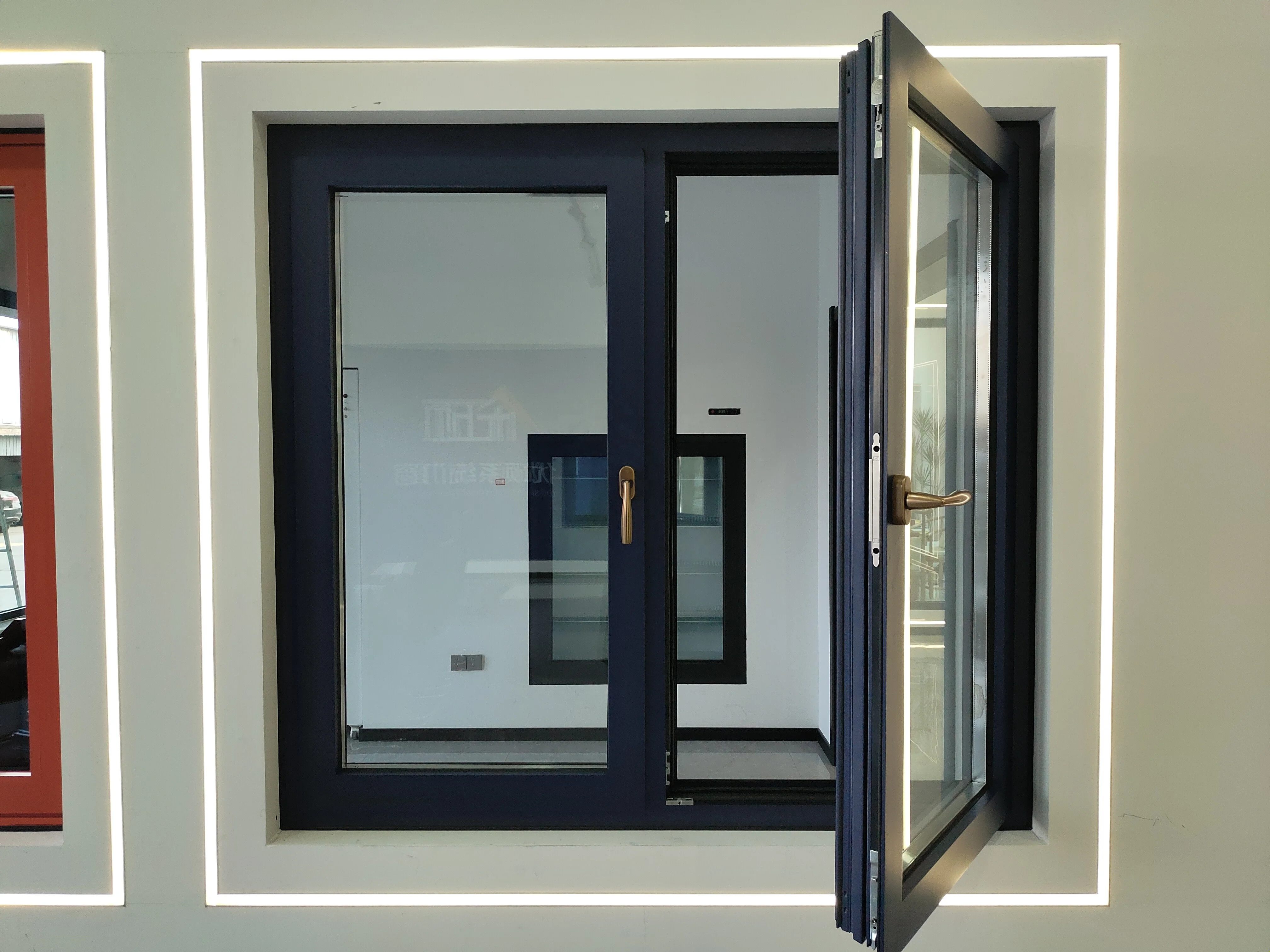 Hot-sale inward and outward  opening  soundproof  aluminum  double glazed frame casement window