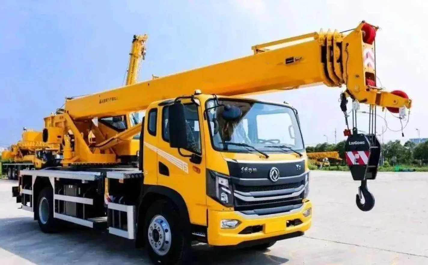 10 ton 12t lift truck crane with double cabin sales, medium truck with crane