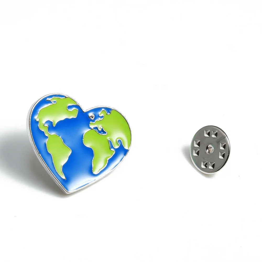 
Space universe series pin astronaut cat brooch heart-shaped green blue ocean land earth badge brooch pin 