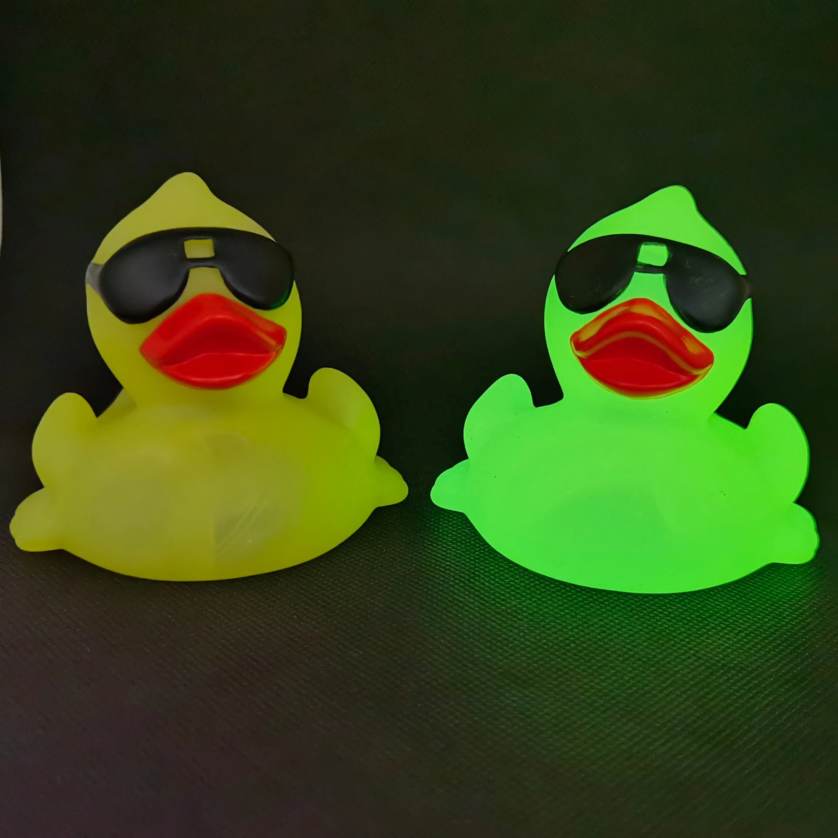 Plastic PVC Glow in the Dark toy Fluorescence Green Rubber Duck Animal Toy Fluorescent Toys