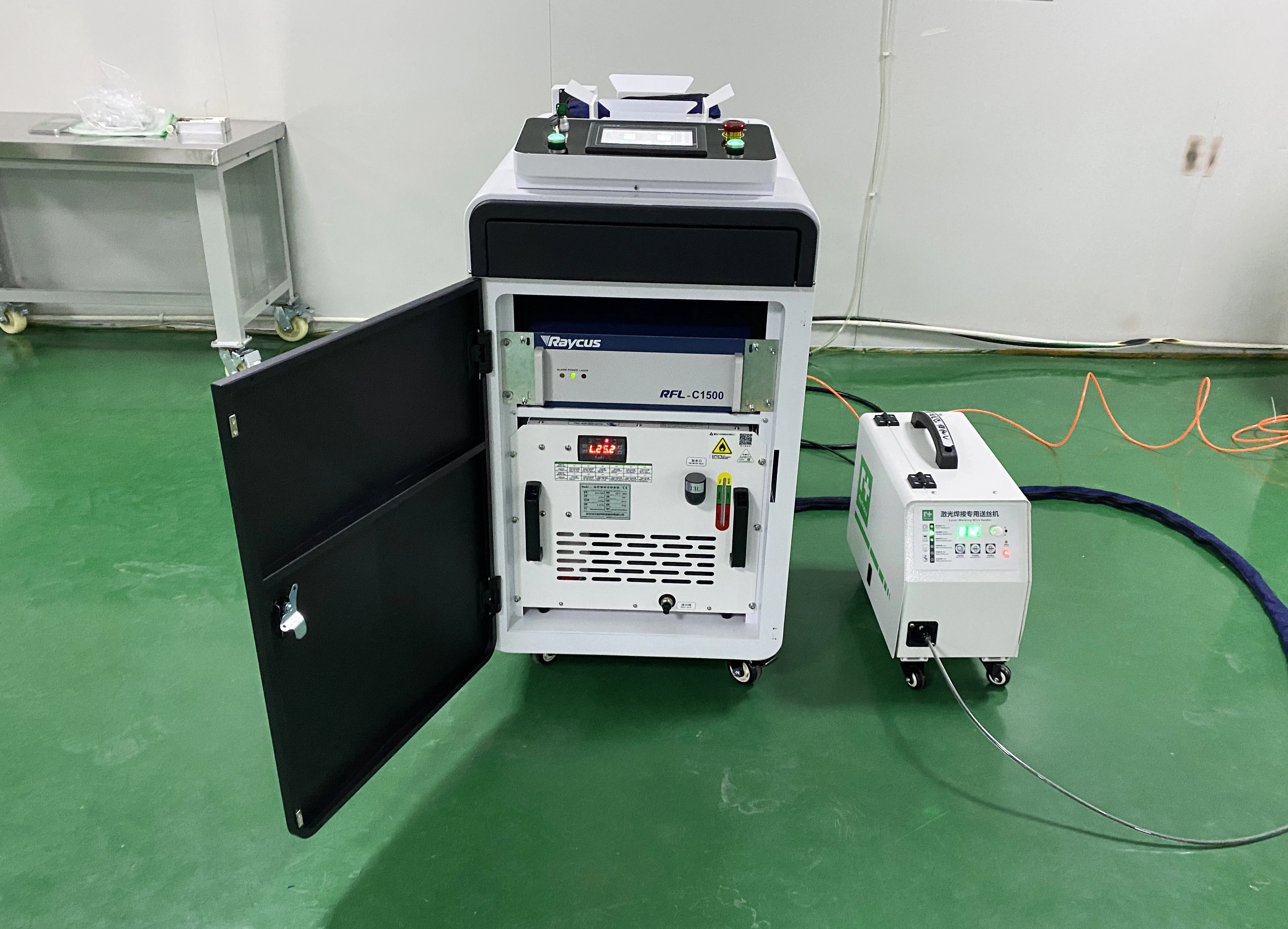 High Power Handheld CW Laser Cleaning/ Welding/Cutting Machine