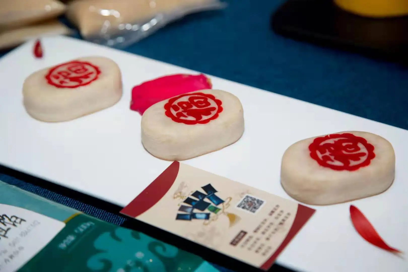 Новый продукт праздничный подарок на середину осени пирожные в форме Луны оптовая продажа цветка яичного желтка