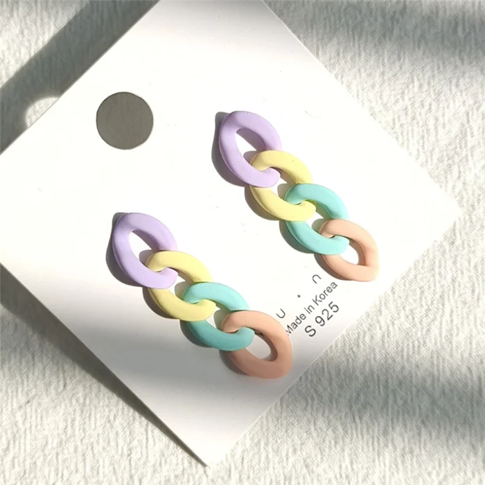 chain earrings (10).png
