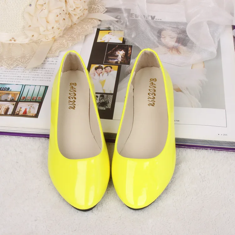 New Autumn and winter adult Fashion Korean leather flat Flat pointed casual shoes women the work shoes casual shoes
