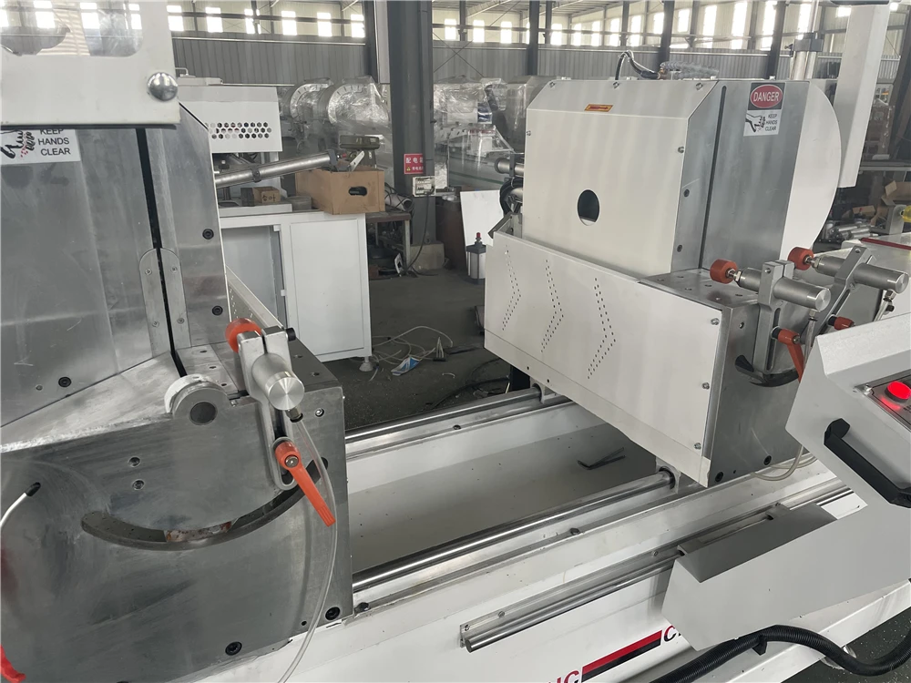 Well-selling CNC Double Head  Automatic Cutting Saw Machine for  PVC and Aluminum Profile Window
