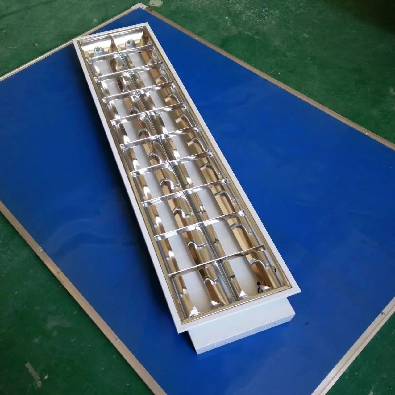 Osum Factory LED grille lamp 300*1200mm Embedded style and Surface mount T8 led tube