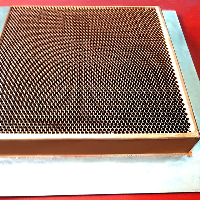 
3.2Mm Hole Cell Honeycomb Vent Core And Frame 