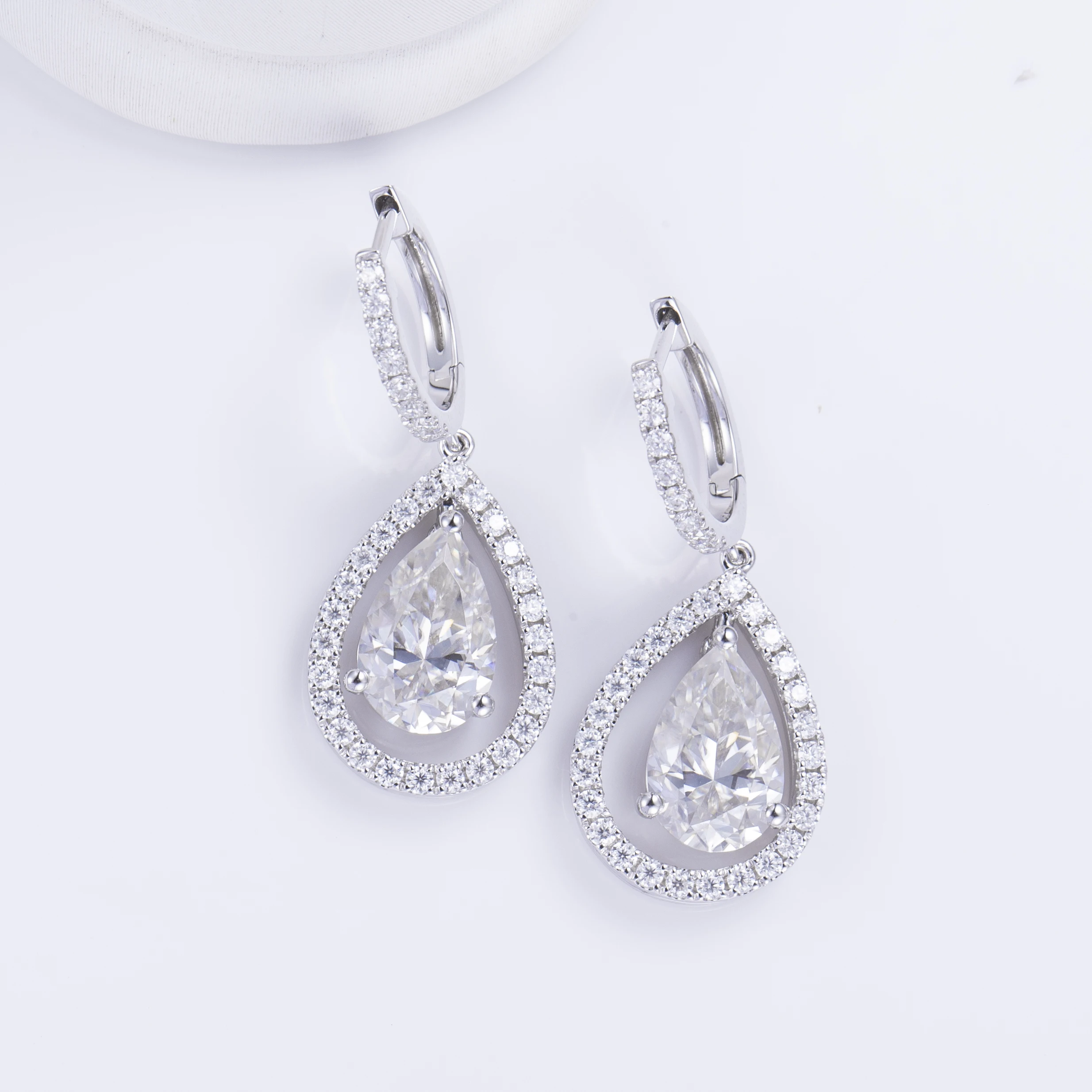 Бриллиантовые серьги-гвоздики